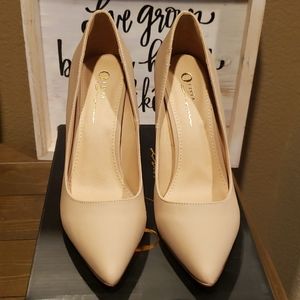 Olivia Ferguson Pumps